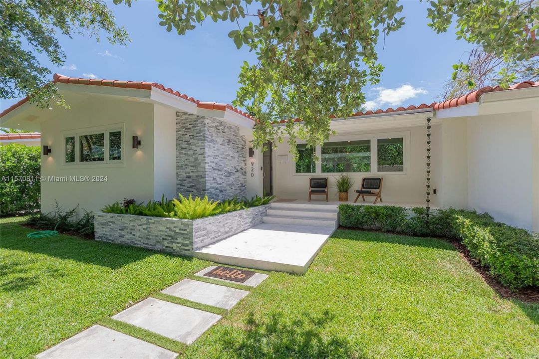 Active With Contract: $1,975,000 (3 beds, 2 baths, 2031 Square Feet)