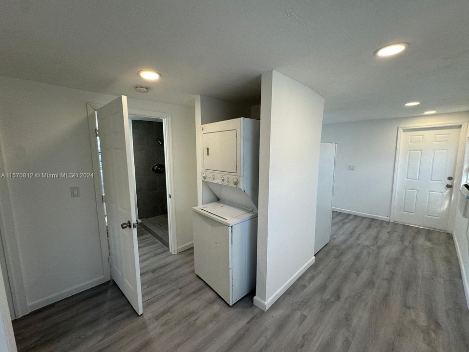 For Rent: $1,700 (2 beds, 1 baths, 973 Square Feet)