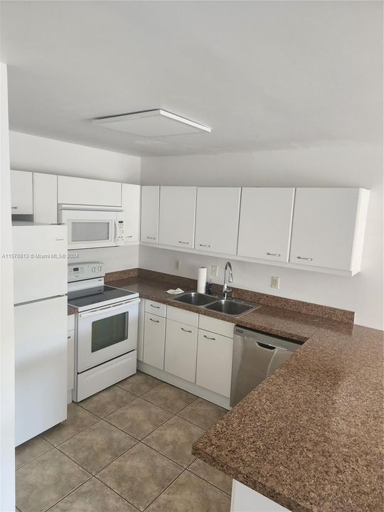 For Rent: $1,900 (1 beds, 1 baths, 770 Square Feet)