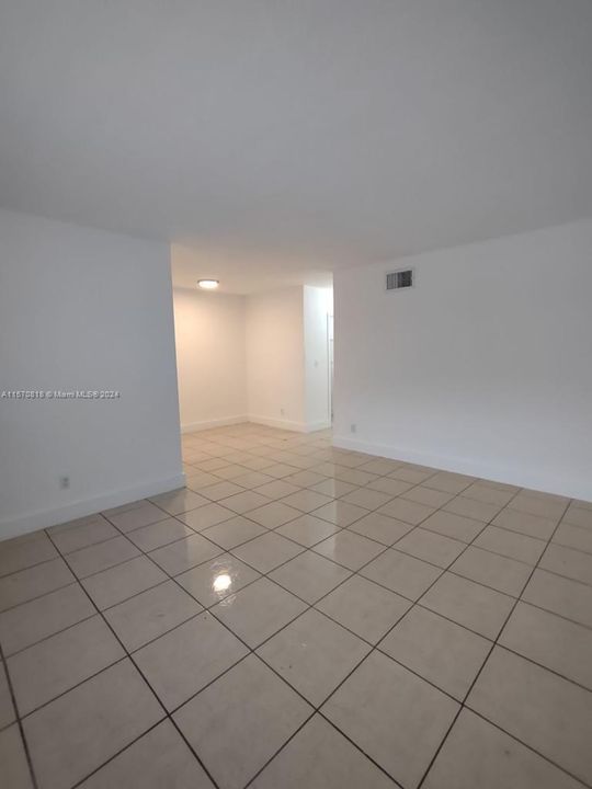 For Rent: $1,700 (1 beds, 1 baths, 800 Square Feet)