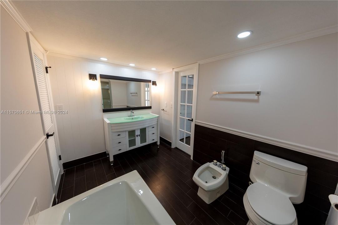 Recently Sold: $680,000 (1 beds, 2 baths, 1278 Square Feet)