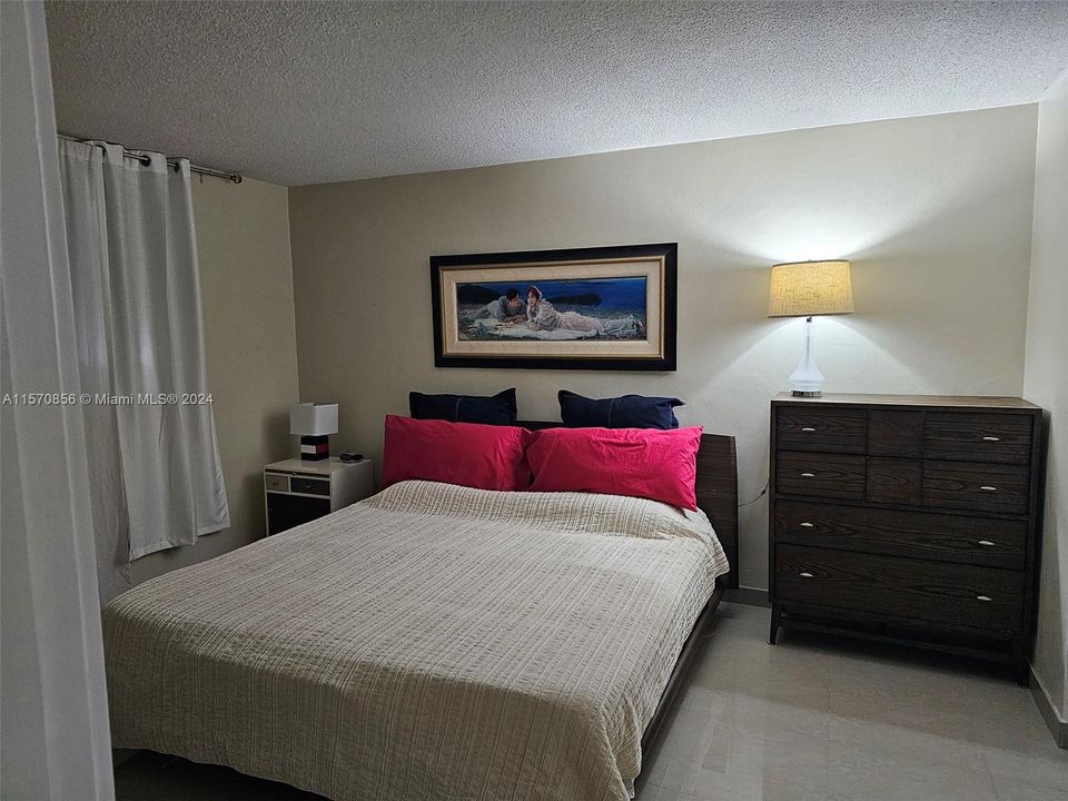For Sale: $239,900 (1 beds, 1 baths, 777 Square Feet)