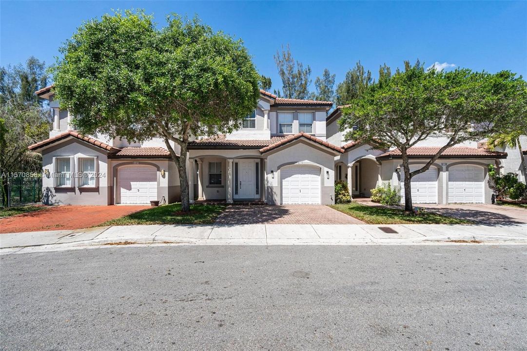 For Sale: $689,000 (4 beds, 3 baths, 2708 Square Feet)
