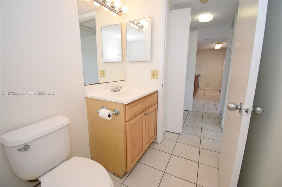 For Sale: $285,000 (2 beds, 2 baths, 981 Square Feet)