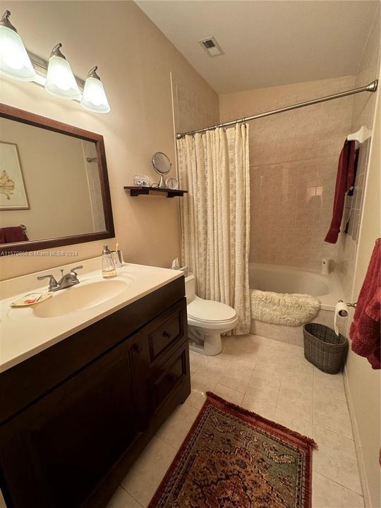 最近售出: $550,000 (3 贝兹, 2 浴室, 1348 平方英尺)