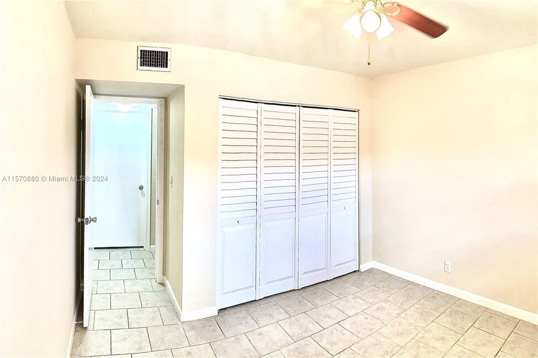 Active With Contract: $199,900 (2 beds, 2 baths, 870 Square Feet)