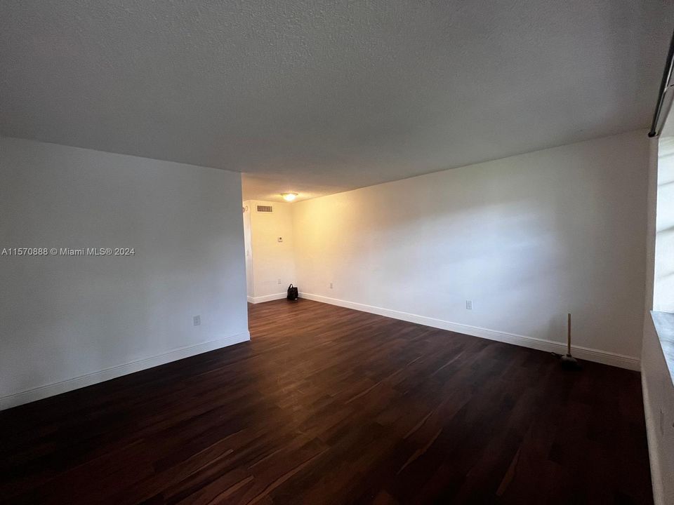 For Rent: $1,500 (1 beds, 1 baths, 620 Square Feet)