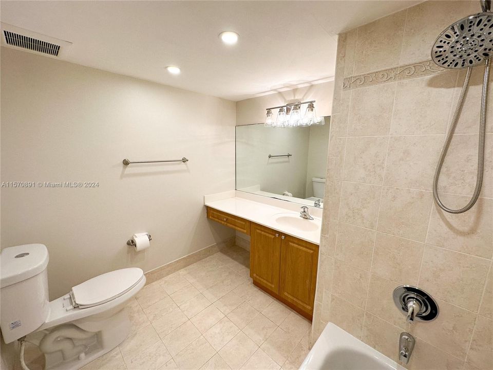 For Rent: $2,800 (2 beds, 2 baths, 1128 Square Feet)