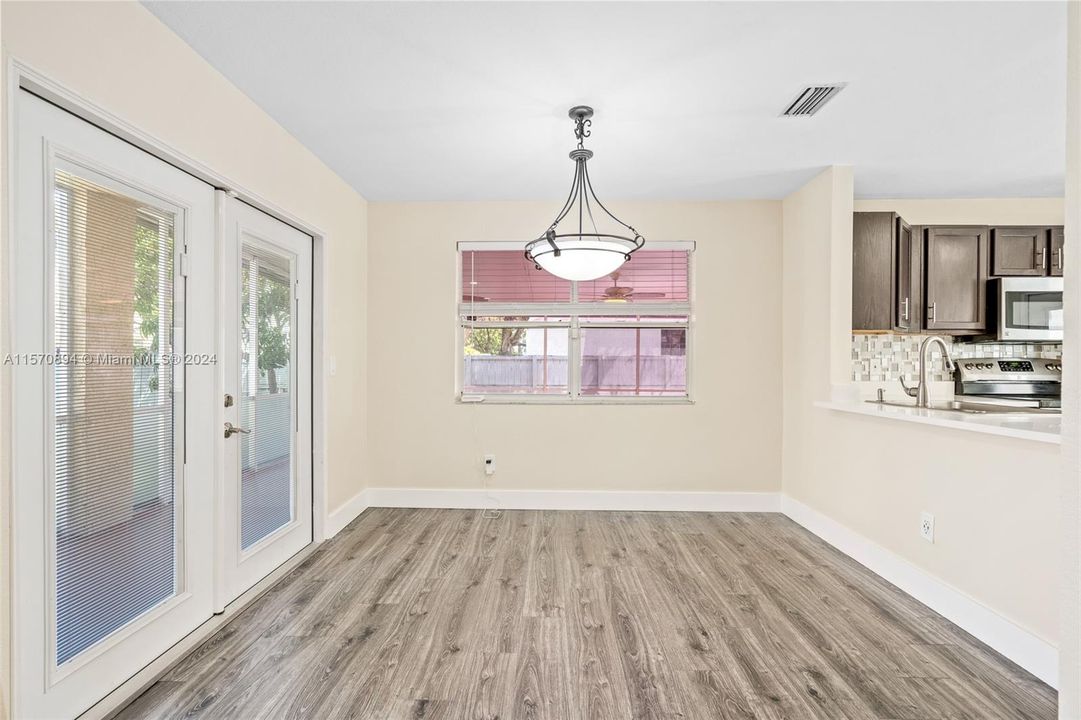 Active With Contract: $525,000 (3 beds, 2 baths, 1456 Square Feet)