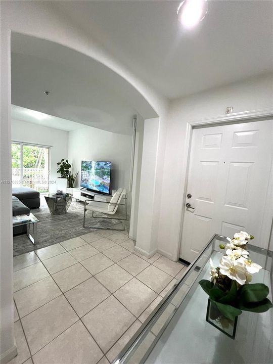 Active With Contract: $2,900 (3 beds, 2 baths, 1207 Square Feet)
