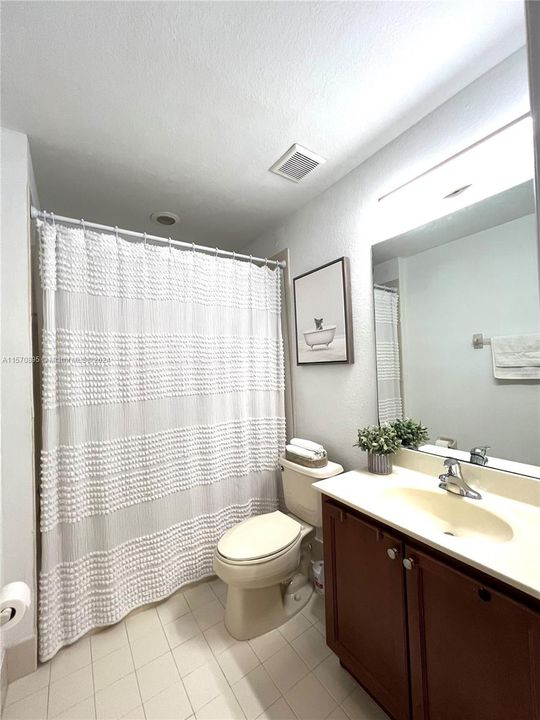 合同活跃: $2,900 (3 贝兹, 2 浴室, 1207 平方英尺)