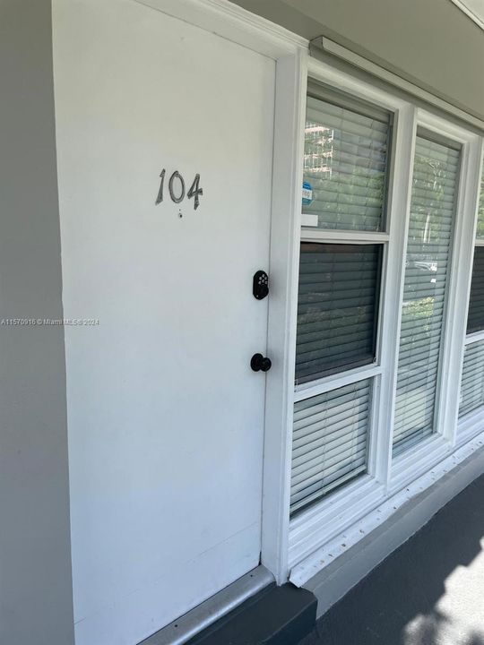 For Rent: $2,450 (1 beds, 1 baths, 616 Square Feet)