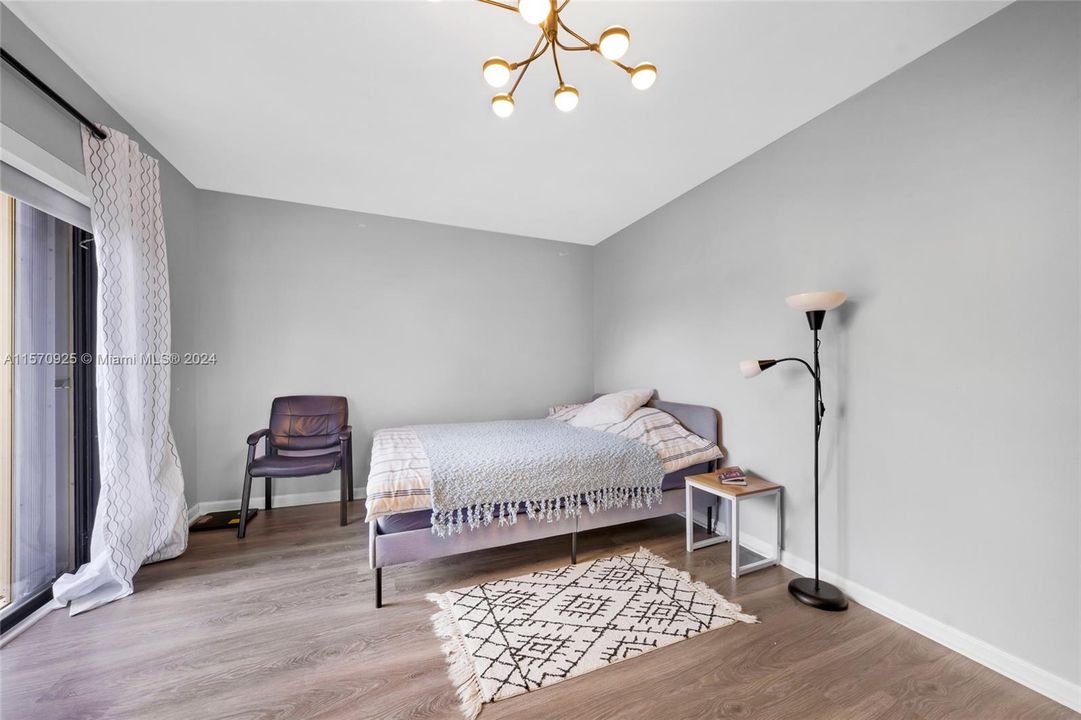 For Sale: $400,000 (2 beds, 2 baths, 1372 Square Feet)