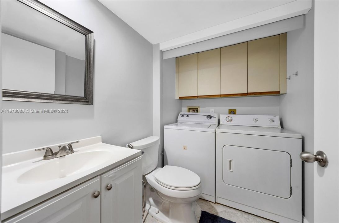 For Sale: $400,000 (2 beds, 2 baths, 1372 Square Feet)