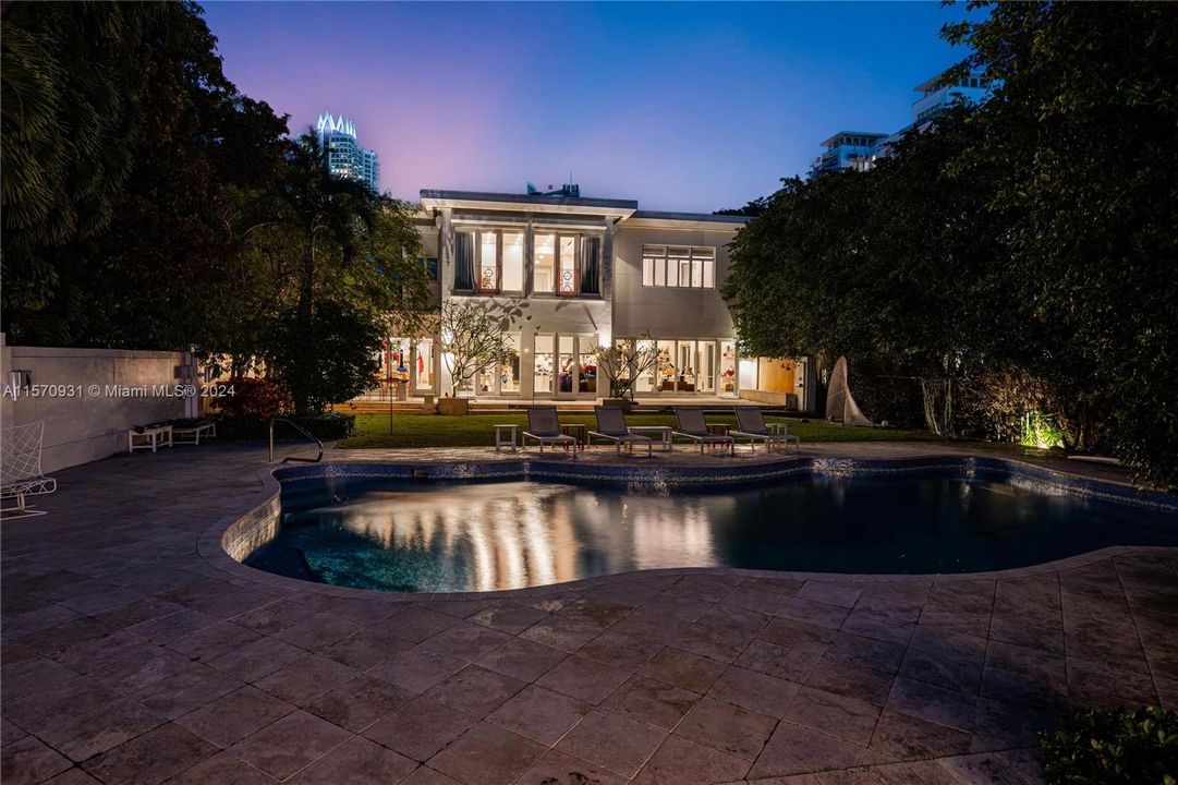 For Sale: $14,800,000 (7 beds, 6 baths, 5811 Square Feet)