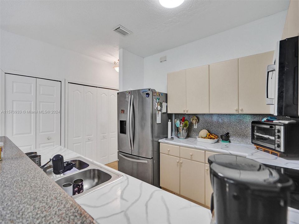 For Sale: $550,000 (3 beds, 2 baths, 1795 Square Feet)
