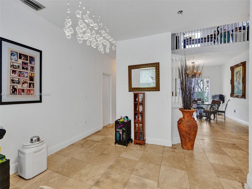 For Sale: $550,000 (3 beds, 2 baths, 1795 Square Feet)