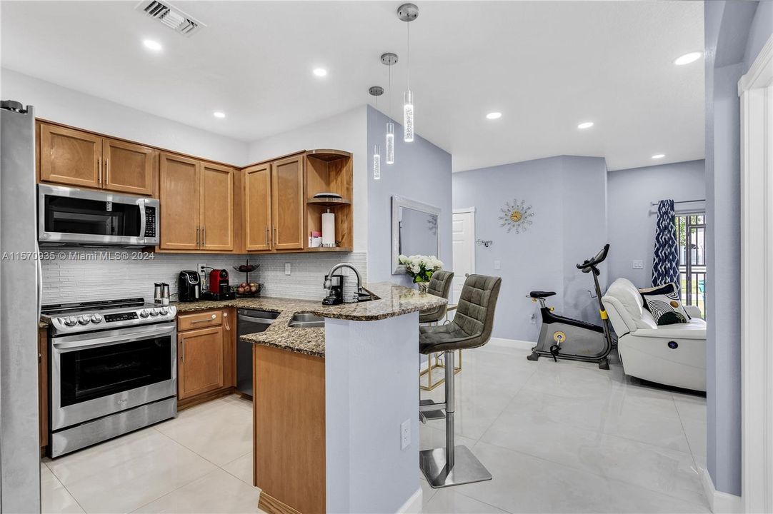 Active With Contract: $425,000 (3 beds, 2 baths, 1580 Square Feet)