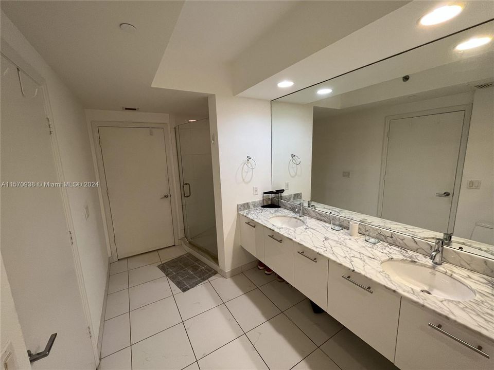 For Sale: $500,000 (1 beds, 1 baths, 860 Square Feet)