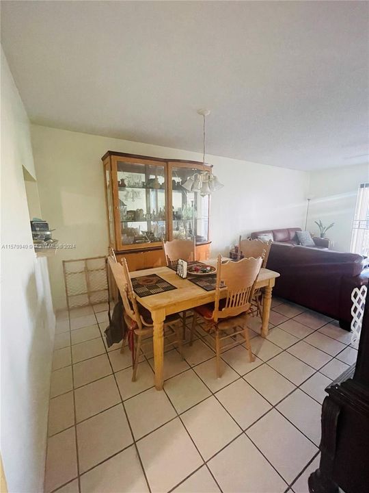 For Sale: $195,000 (2 beds, 2 baths, 840 Square Feet)