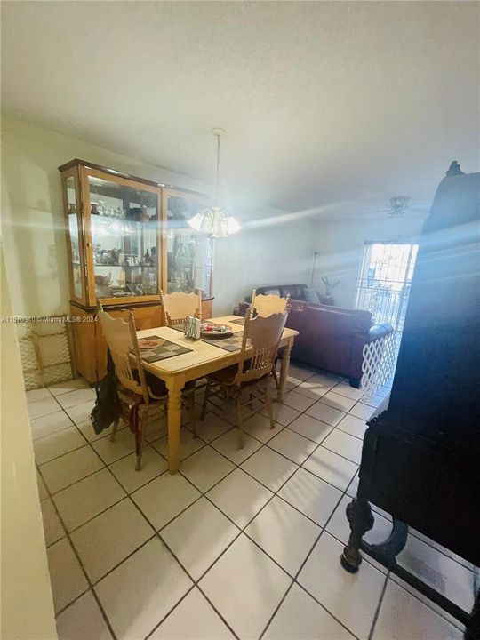 For Sale: $195,000 (2 beds, 2 baths, 840 Square Feet)