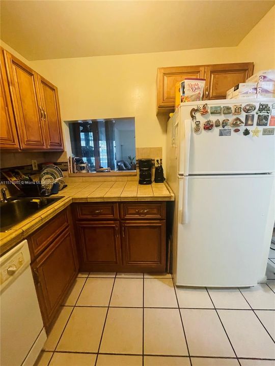 For Sale: $195,000 (2 beds, 2 baths, 840 Square Feet)