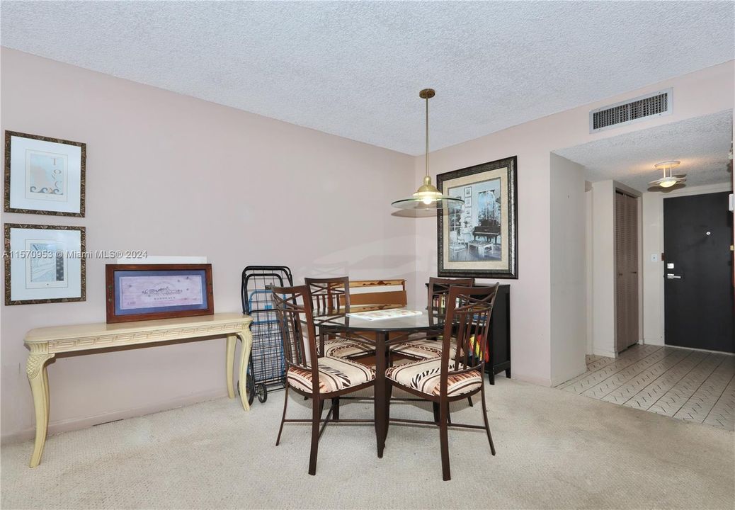 For Sale: $329,000 (2 beds, 2 baths, 1466 Square Feet)