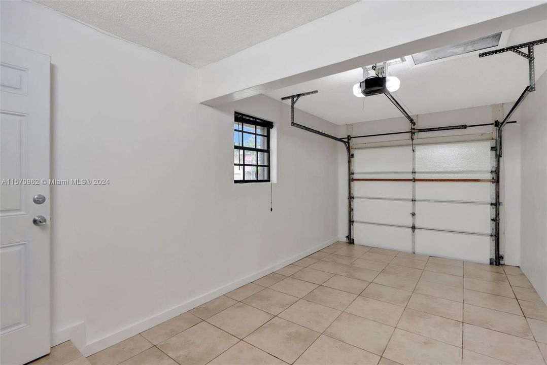 For Sale: $475,000 (3 beds, 2 baths, 1373 Square Feet)