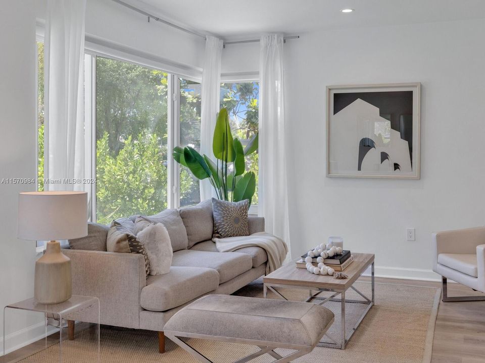 Active With Contract: $875,000 (2 beds, 1 baths, 1360 Square Feet)