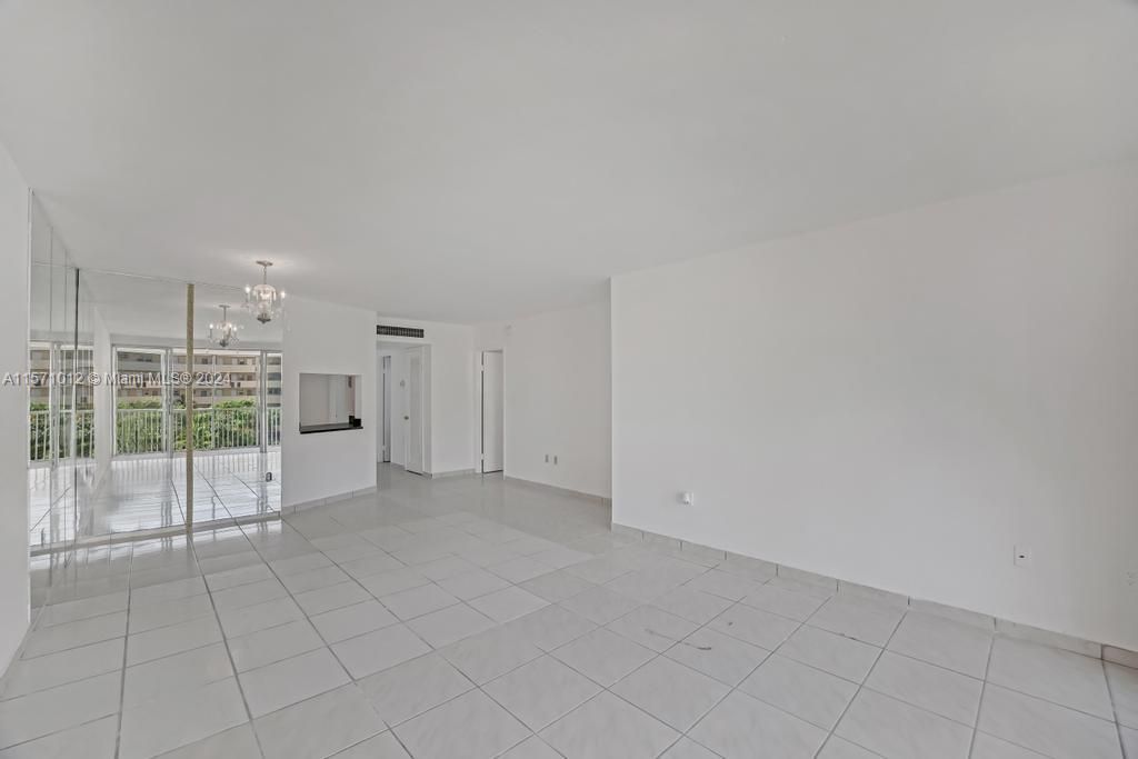 Active With Contract: $129,000 (1 beds, 1 baths, 1036 Square Feet)