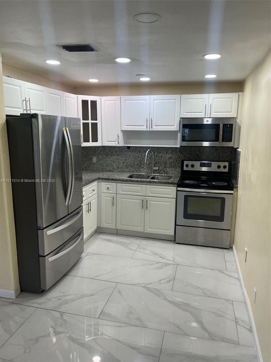 For Rent: $3,200 (3 beds, 2 baths, 4084 Square Feet)