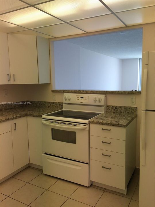 For Rent: $2,300 (1 beds, 1 baths, 918 Square Feet)