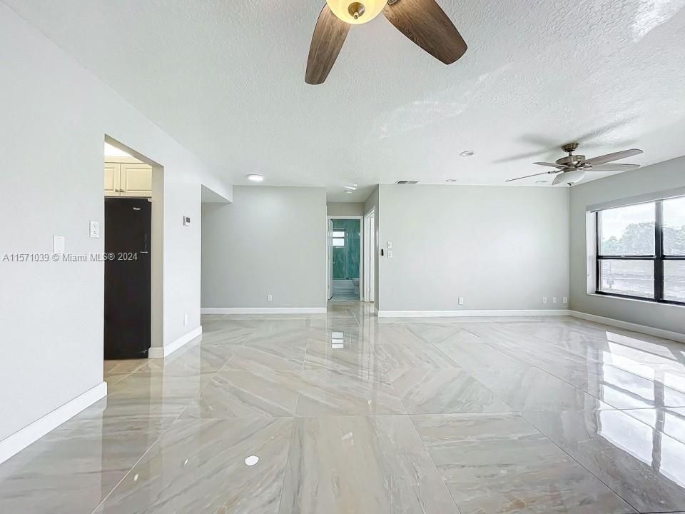 For Sale: $345,500 (3 beds, 2 baths, 1120 Square Feet)