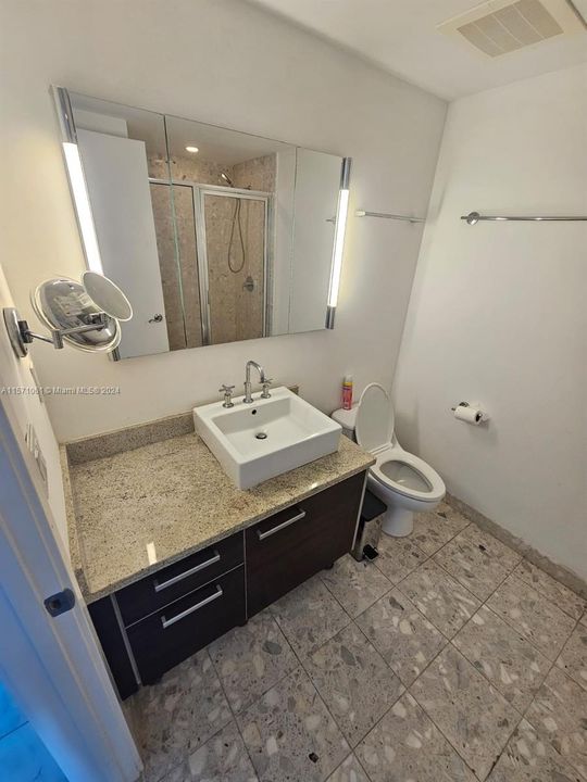 Active With Contract: $2,275 (0 beds, 1 baths, 451 Square Feet)