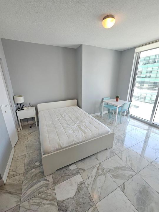 Active With Contract: $2,275 (0 beds, 1 baths, 451 Square Feet)