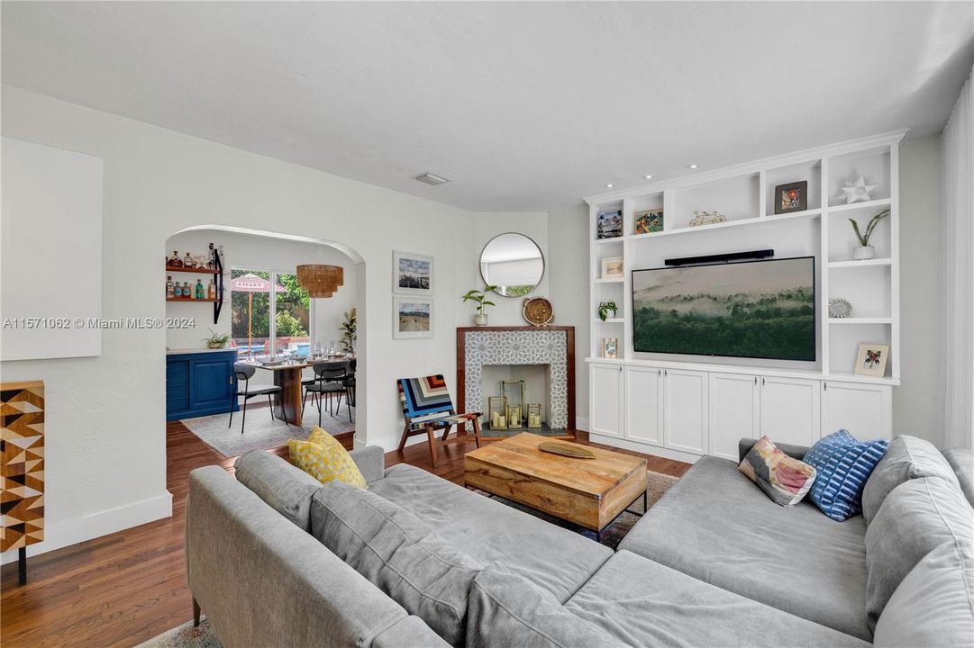 Active With Contract: $1,150,000 (3 beds, 2 baths, 1753 Square Feet)