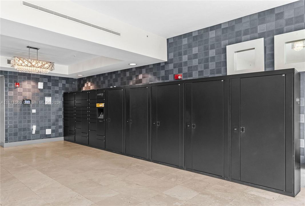 Secure Luxer Package Pick-Up Lockers