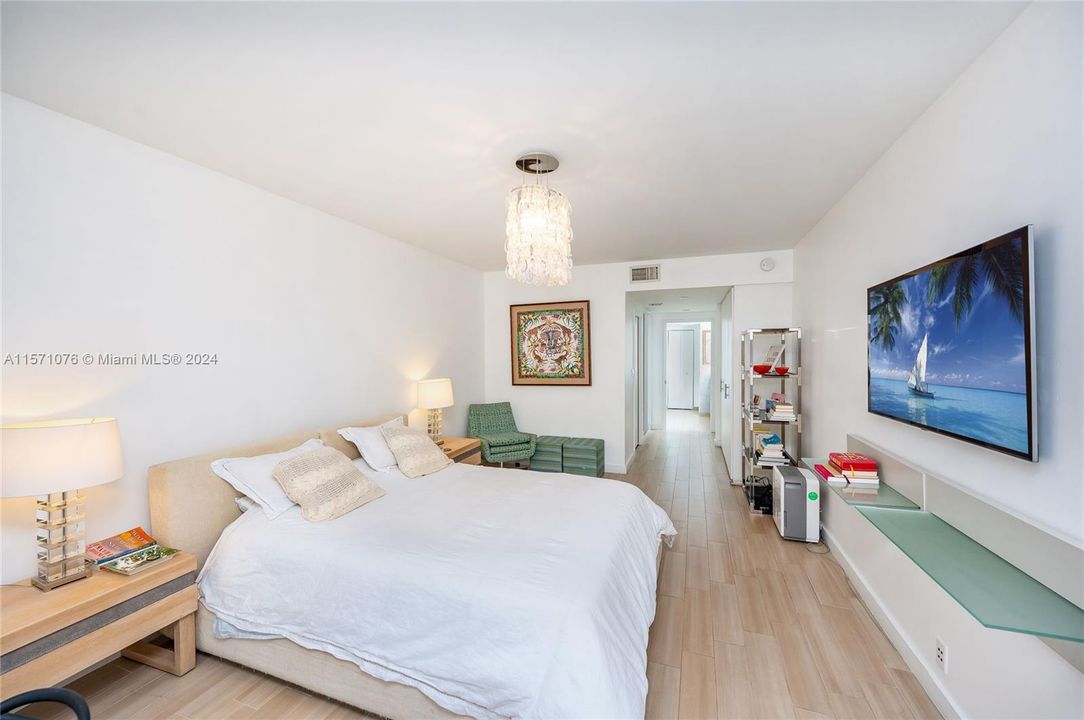 Active With Contract: $7,800 (3 beds, 2 baths, 1715 Square Feet)
