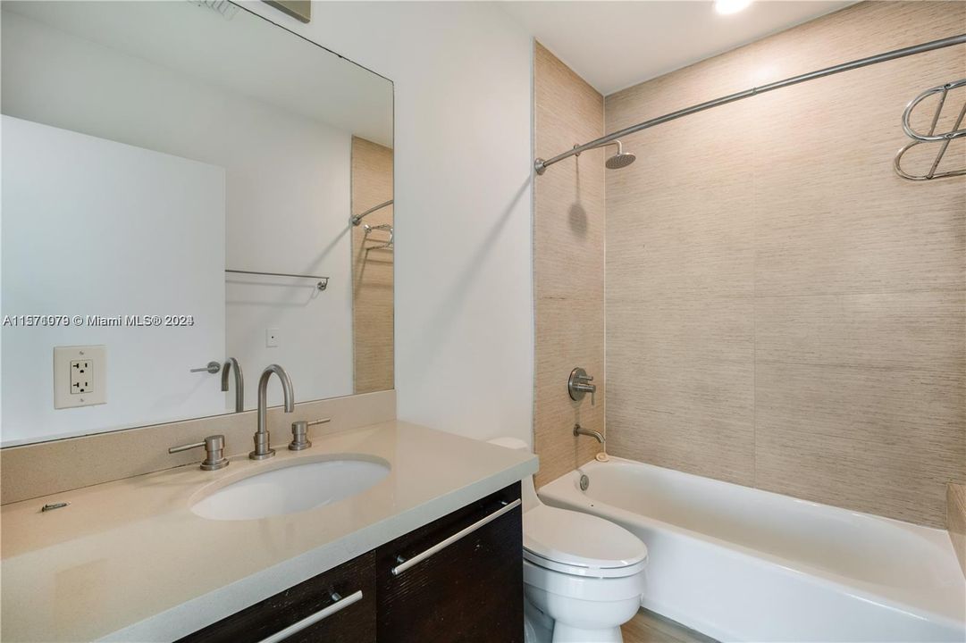 For Rent: $3,250 (1 beds, 2 baths, 828 Square Feet)