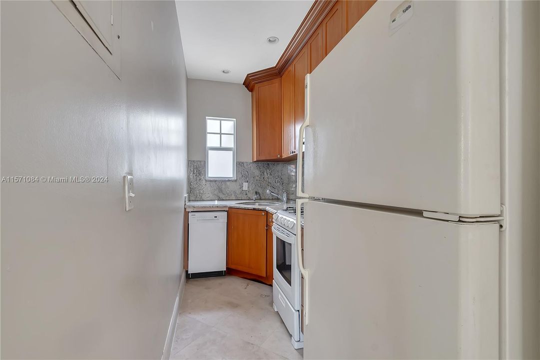 For Rent: $2,100 (1 beds, 1 baths, 480 Square Feet)