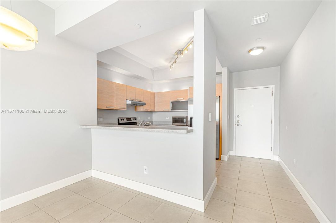 Active With Contract: $620,000 (2 beds, 2 baths, 1041 Square Feet)
