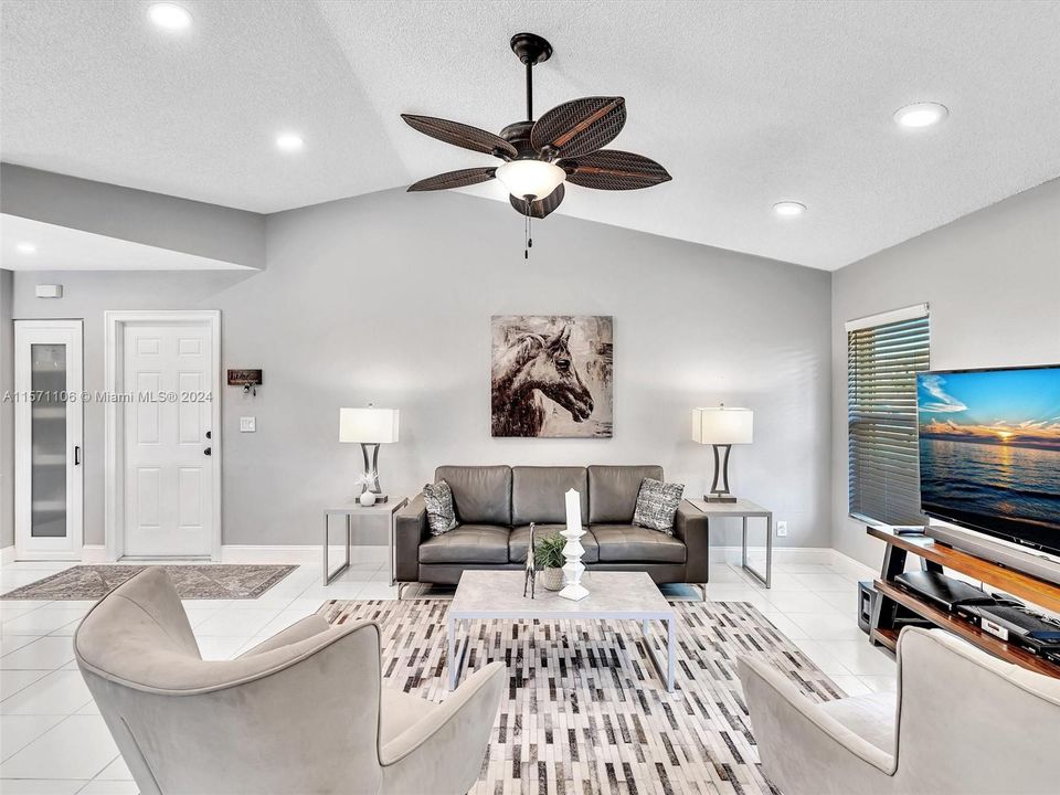 Active With Contract: $975,000 (4 beds, 2 baths, 2264 Square Feet)