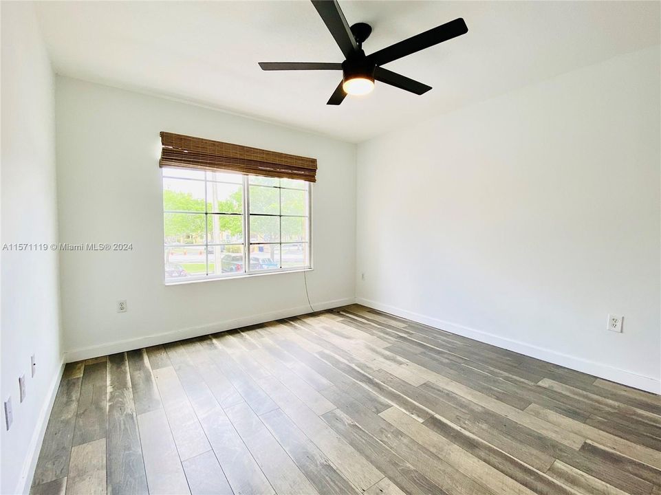 For Rent: $2,050 (1 beds, 1 baths, 792 Square Feet)