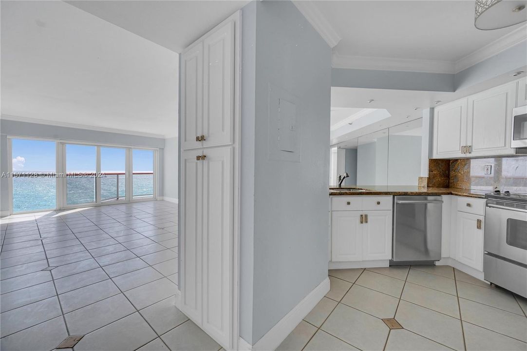 Recently Sold: $1,090,000 (2 beds, 2 baths, 1180 Square Feet)