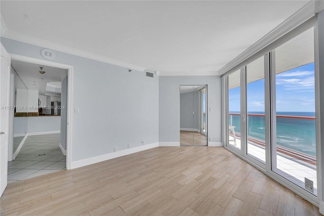 Active With Contract: $1,090,000 (2 beds, 2 baths, 1180 Square Feet)