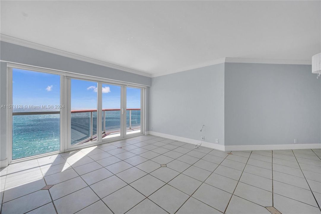 Recently Sold: $1,090,000 (2 beds, 2 baths, 1180 Square Feet)