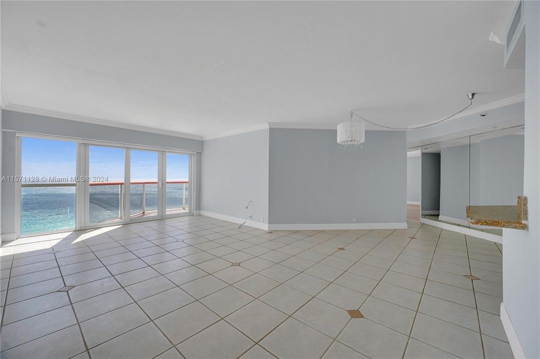 Recently Sold: $1,090,000 (2 beds, 2 baths, 1180 Square Feet)