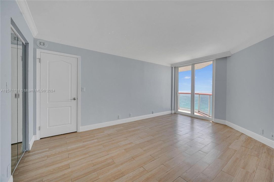 Active With Contract: $1,090,000 (2 beds, 2 baths, 1180 Square Feet)