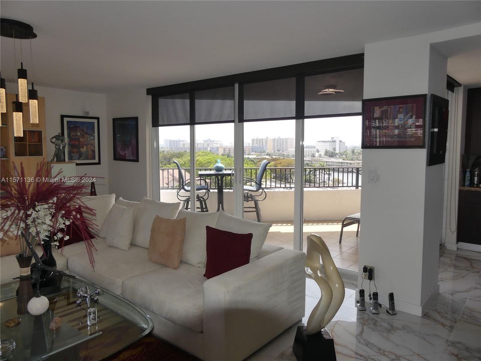 For Sale: $1,450,000 (2 beds, 2 baths, 1592 Square Feet)