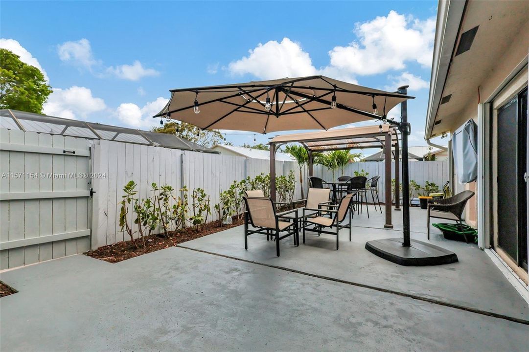 Recently Sold: $373,000 (2 beds, 2 baths, 1350 Square Feet)